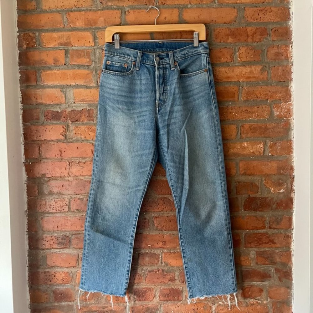 Levi’s Wedgie Light Wash Raw Hem